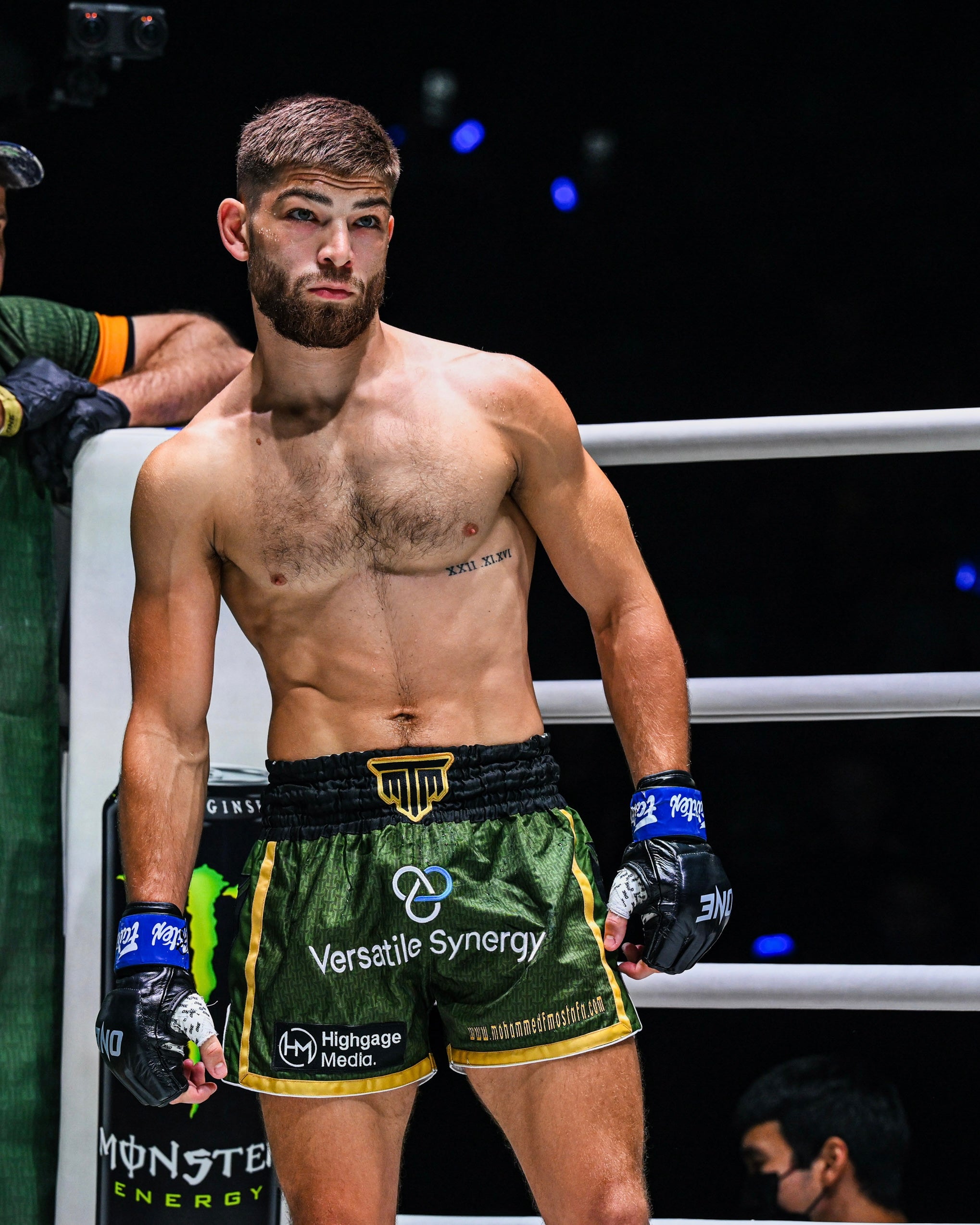 CUSTOM MUAY THAI SHORTS - RETRO STYLE